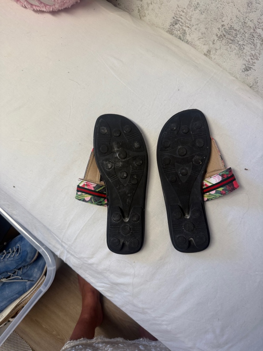 Gucci Pink Floral GG Logo Slide Sandals - Picture 2 of 2